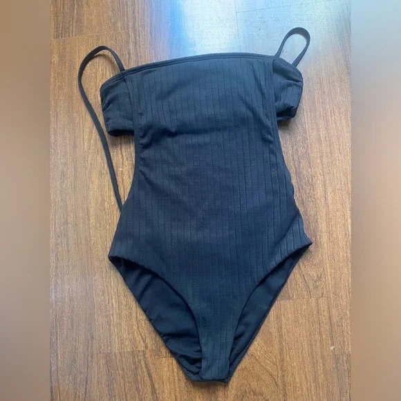 Reef Black Ribbed One Piece Swimsuit XS - Picture 1 of 3